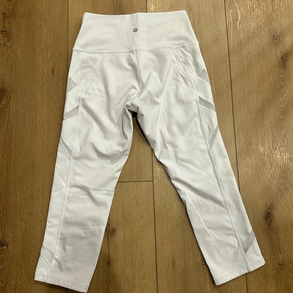 White cropped lululemon size 8 leggings - Picture 2 of 3